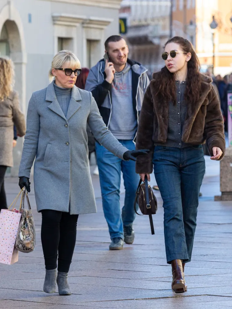 Riječka &scaron;pica u znaku stila: Atraktivna brineta u kaputu ukrala sve poglede