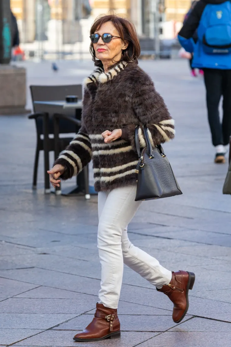 Riječka &scaron;pica u znaku stila: Atraktivna brineta u kaputu ukrala sve poglede