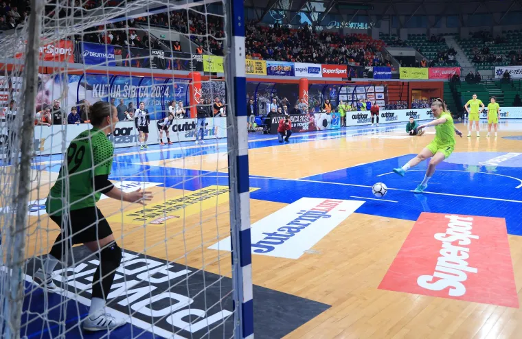Dinamove igračice bile su s(p)retnije u raspucavanju pa je susret završio njihovom pobjedom 4-3.
