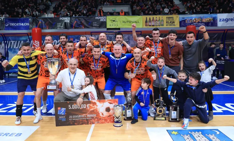 U drugome, veteranskome finalu, slavila je momčad Senjak Cer Hotel Orient Matan koja je svladala Corte Bar Trogir s 3-2. Za pobjednike su pogađali Mirković, Rnić i Krstanović, dok su strijelci za Corte Bar Trogir bili Gabrić i Lago.