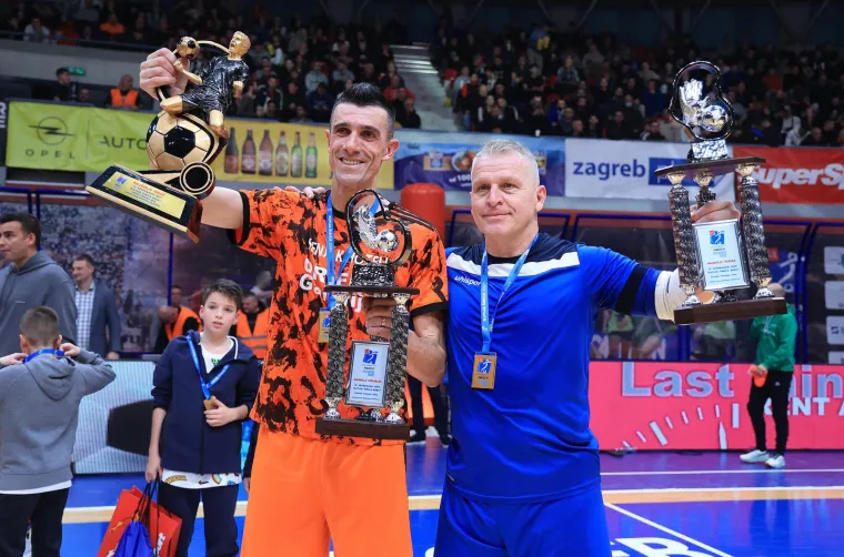 Senjak je bio predvođen legendom HNL-a Ivanom Krstanovićem koji je briljirao na turniru i odnio nagradu najboljeg igrača. Uz njega vrata svojega gola zaključao je bivši vratar Slavena Belupa i Dinama Mario Jozić koji je odnio nagradu najboljeg golmana.