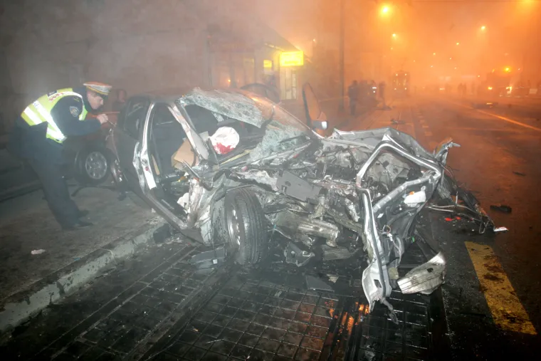 Nakon nesreće vozač BMW-a i njegova suputnica D.S. ostali su prikliješteni u autu. Na mjesto nesreće odmah su došla kola Hitne pomoći i vatrogasci koji su iz smrskanog BMW-a izvadili ozlijeđene putnike. 
