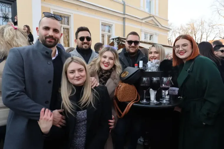 Dobra muzika, društvo i omiljeno piće. Za dobar provod, što vam više treba?