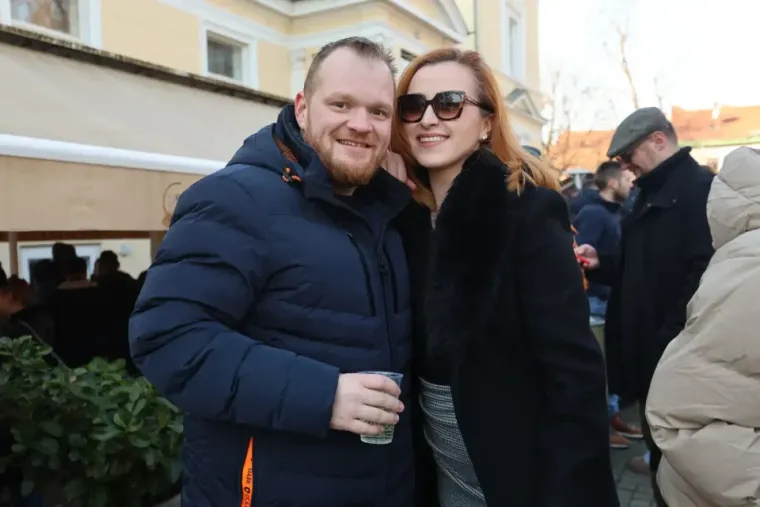 Tko je elegantna crnka s besprijekornim stilom? Svi pogledi bili su uprti u nju