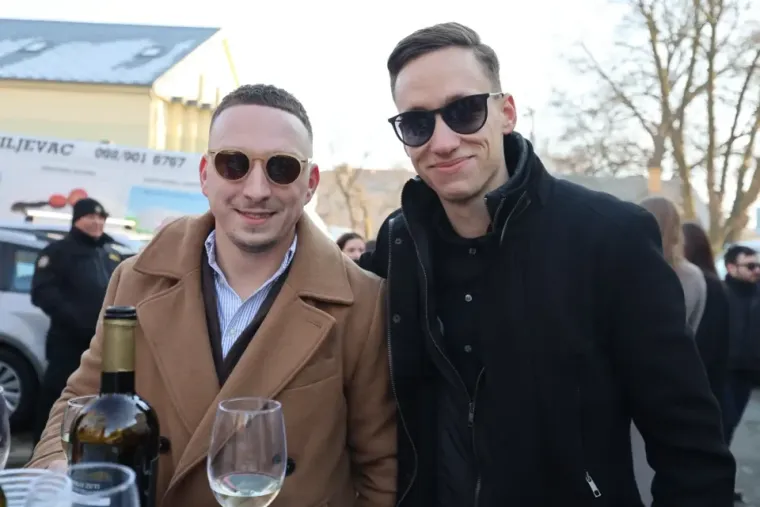 Tko je elegantna crnka s besprijekornim stilom? Svi pogledi bili su uprti u nju