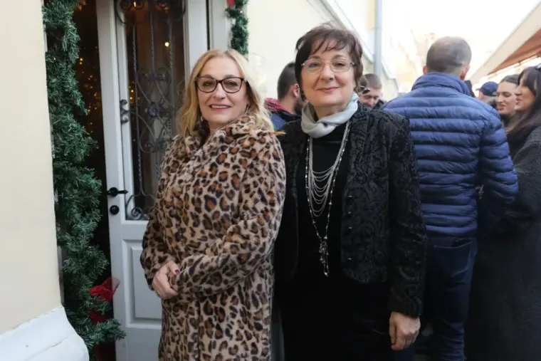 Tko je elegantna crnka s besprijekornim stilom? Svi pogledi bili su uprti u nju