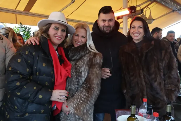 Tko je elegantna crnka s besprijekornim stilom? Svi pogledi bili su uprti u nju