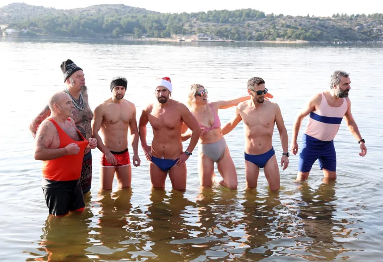 Šibenčani su ovogodišnje kupanje obavili na gradskoj plaži Banj