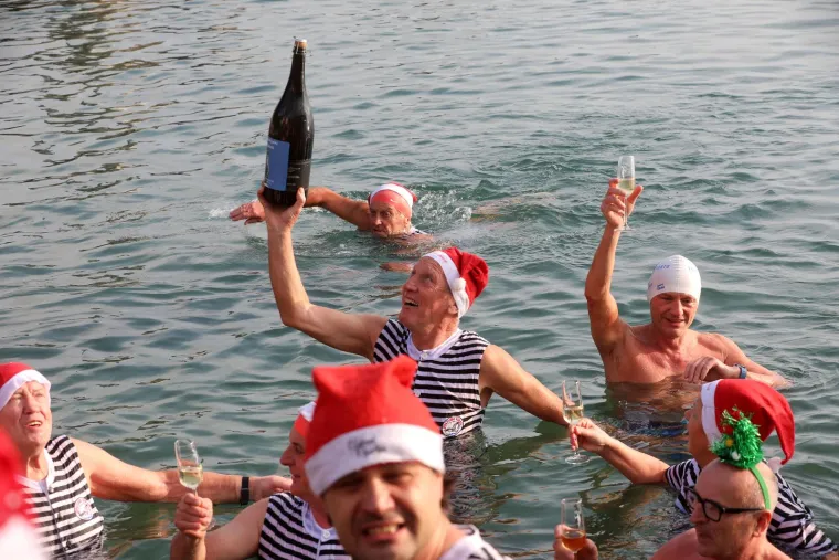 Karakteriziraju ih kopije starih kupačkih kostima s kraja 19. i početka 20 stoljeća, zlatnog razdoblja opatijskog turizma
