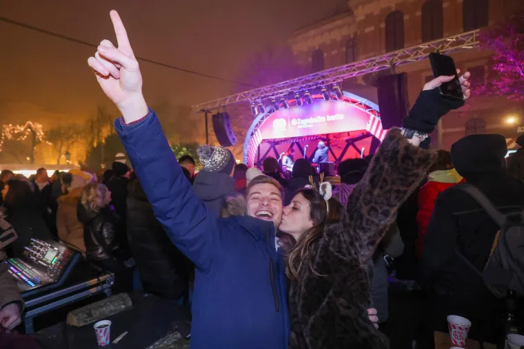 Kakav ludi početak godine: Davor Gobac i Psihomodo Pop uveli Zagrepčane u 2025.