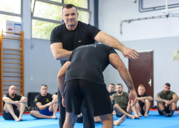 ''To neće biti high-kick ni direkt niti to njima treba na takav način, već kako da osposobe svoje tijelo i od njega naprave oružje", rekao je Cro Cop.