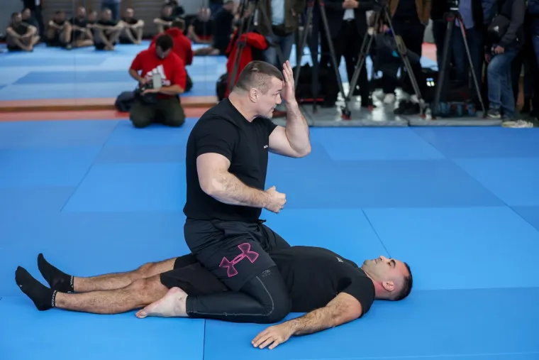 Obja&scaron;njavao je i kako neutralizirati protivnika te ga 'kvalitetno' onesposobit.