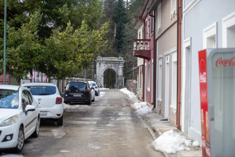 Dan nakon strašne tragedije, u Cetinju jeziva atmosfera. Ovako izgledaju ulice