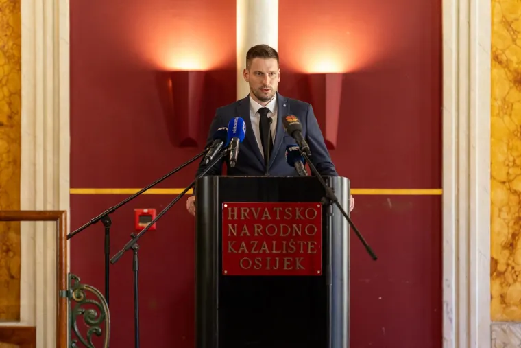 Slovi za jednog od najzgodnijih hrvatskih političara. &Scaron;to vi kažete za Ivana Radića?