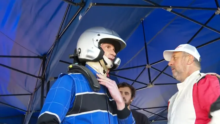 Kaciga je bila obavezna oprema.