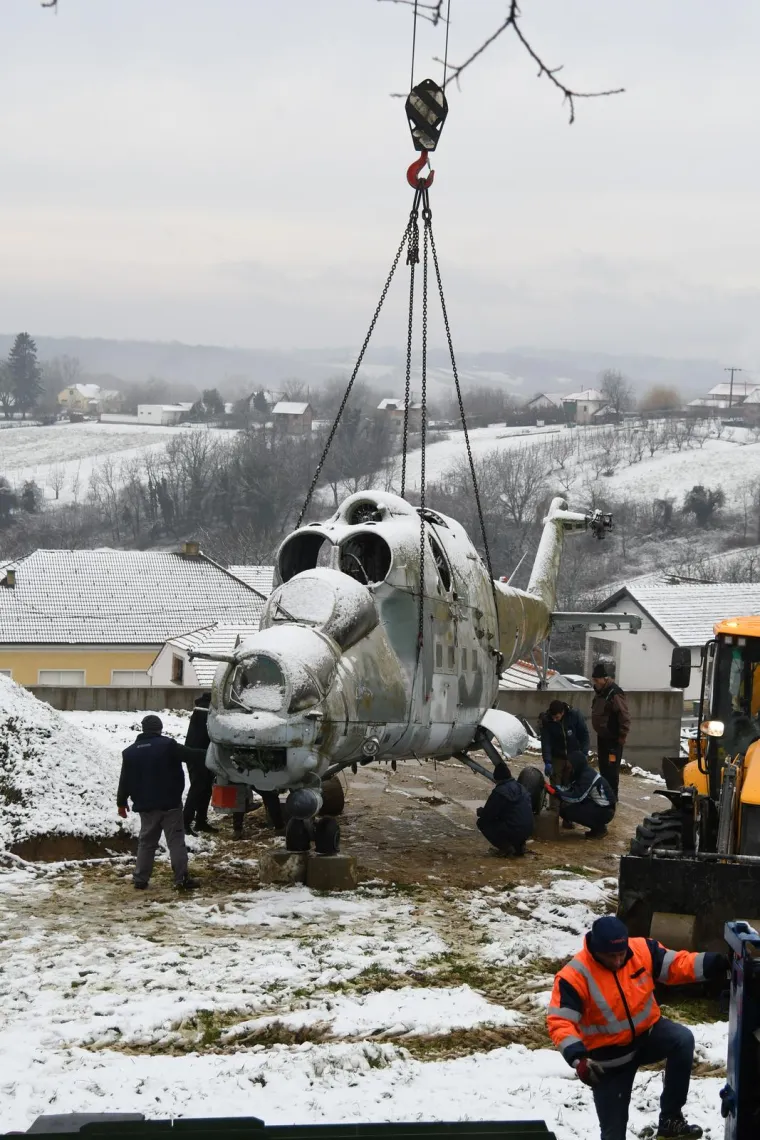 Bjelovar: Zrakoplov MiG 21 BIS i helikopter Mil Mi-24 dopremljeni u Kapelu 