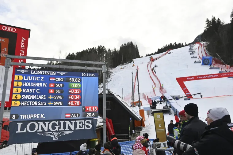 Hrvatska skijašica Zrinka Ljutić prvu je vožnju slaloma u Kranjskoj gori startala druga, a upisala je vrijeme od 50.82 sekunde, identično onome Švicarke Wendy Holender koja je startala prva. Njih su dvije odmah na početku zauzele prvo mjesto koje su držale do kraja prve vožnje. 