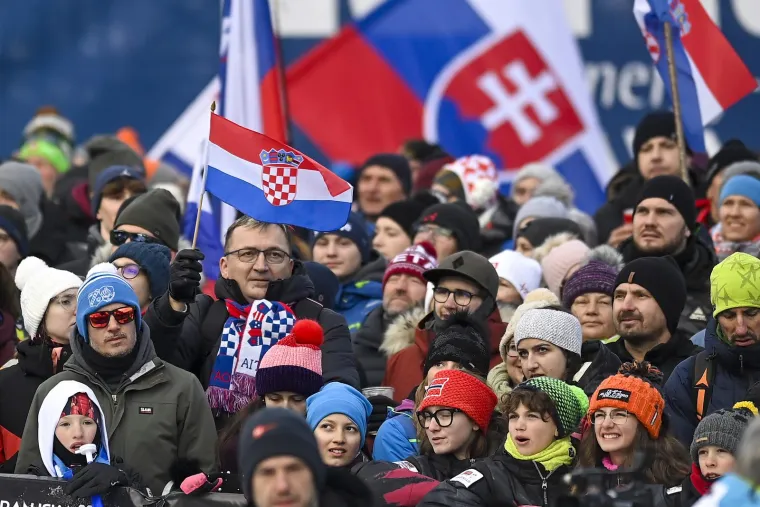 Tribine pune kockica i hrvatskih zastava: Kranjska Gora pretvorila se u Sljeme