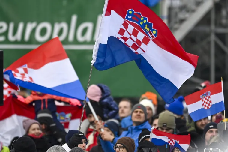 Tribine pune kockica i hrvatskih zastava: Kranjska Gora pretvorila se u Sljeme