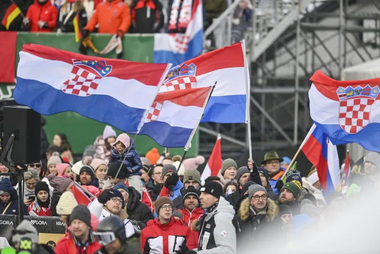 Tribine pune kockica i hrvatskih zastava: Kranjska Gora pretvorila se u Sljeme