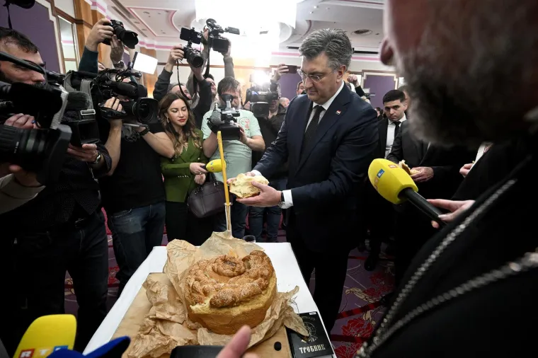 Domjenak je okupio goste iz društvenog i političkog života, među njima je bio i premijer Andrej Plenković te ministri Gordan Grlić Radman, Nina Obuljen Koržinek i Damir Habijan. U ime predsjednika Zorana Milanovića, u hotel Westin stigla je njegova savjetnica Melita Mulić