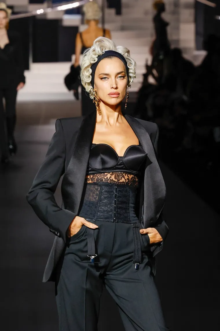 Nakon što je 2004. godine pobijedila na natjecanju ljepote &quot;Supermodel 2004&quot; u Čeljabinsku, Irina je započela svoju manekensku karijeru. 