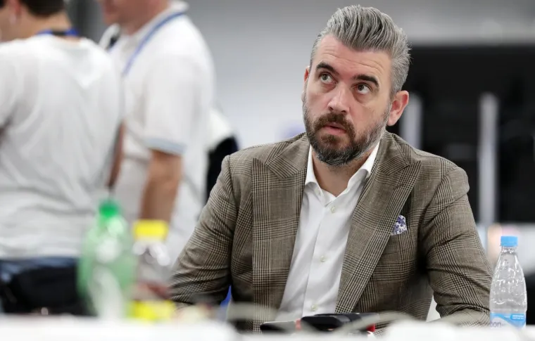 Nakon uspješnih sezona u Hajduku, 2003. godine prelazi u Šahtar iz Donjecka, gdje se susreće s europskim izazovima. Karijeru nastavlja u Rusiji, igrajući za Spartak Moskvu, gdje postaje miljenik navijača zbog svojih sigurnih obrana. Posljednje europske postaje u njegovoj karijeri bile su Tottenham Hotspur i Rostov, gdje je ostavio dubok trag. 