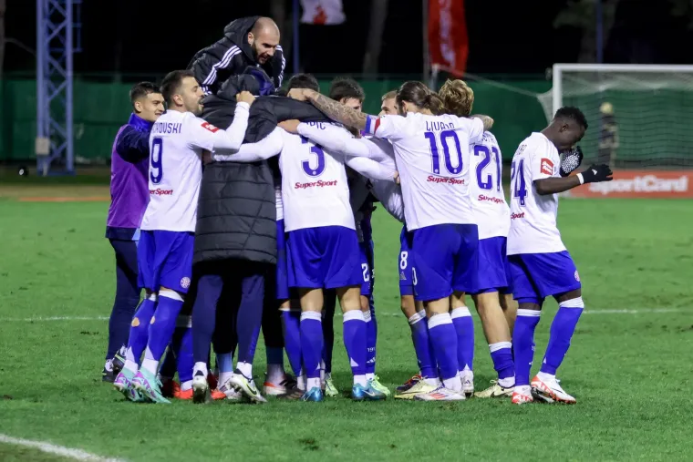 Slavlje Hajduka nakon pobjede. 