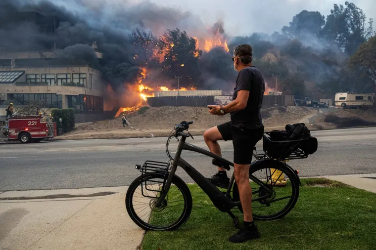 Pristižu nove fotografije paklene buktinje u luksuznom dijelu Los Angelesa