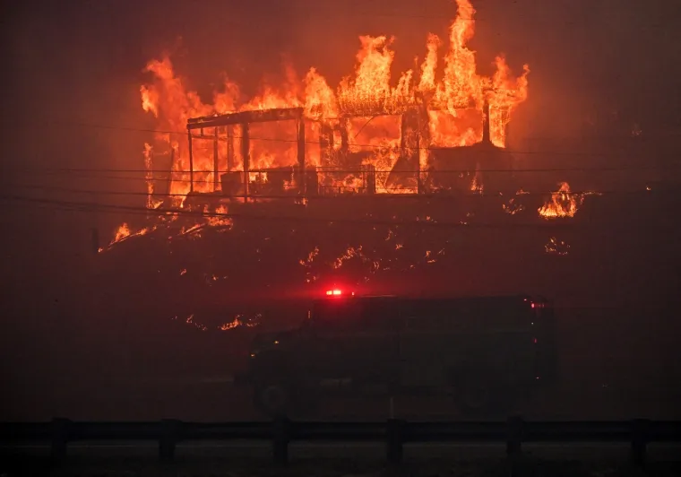 Pristižu nove fotografije paklene buktinje u luksuznom dijelu Los Angelesa