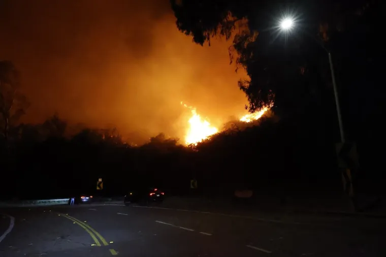 Pristižu nove fotografije paklene buktinje u luksuznom dijelu Los Angelesa