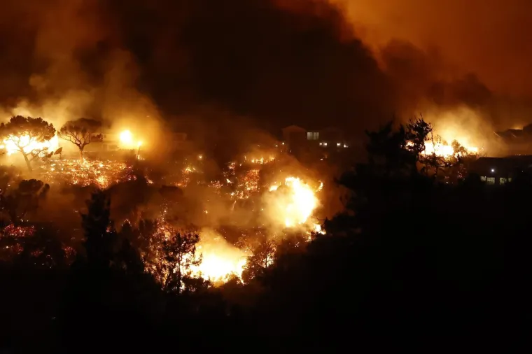 Pristižu nove fotografije paklene buktinje u luksuznom dijelu Los Angelesa