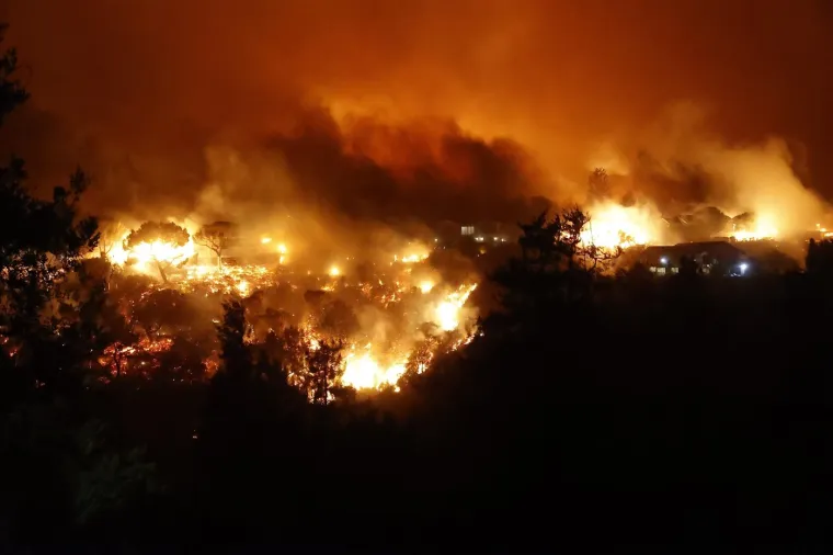 Pristižu nove fotografije paklene buktinje u luksuznom dijelu Los Angelesa