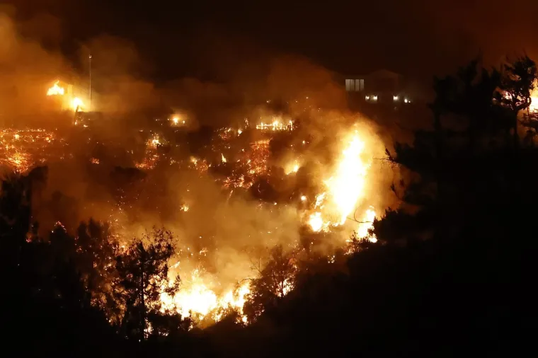 Pristižu nove fotografije paklene buktinje u luksuznom dijelu Los Angelesa