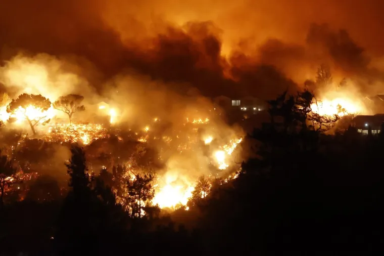 Pristižu nove fotografije paklene buktinje u luksuznom dijelu Los Angelesa