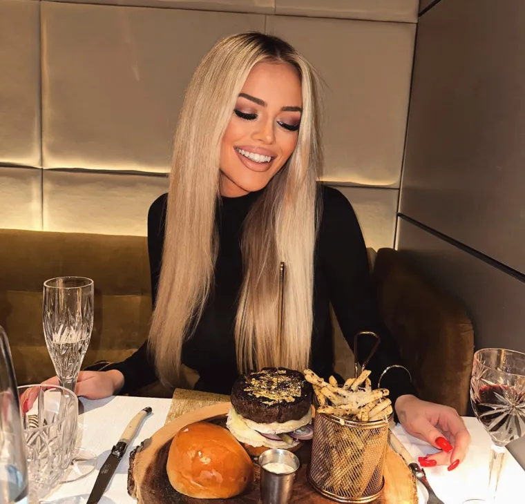 Nitko ne muti jaja kao Sinjanka Nina: Upoznajte najzgodniju gastro influencericu u Hrvatskoj