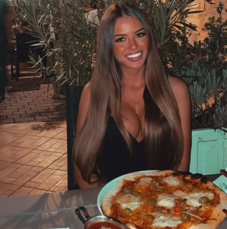 Nitko ne muti jaja kao Sinjanka Nina: Upoznajte najzgodniju gastro influencericu u Hrvatskoj