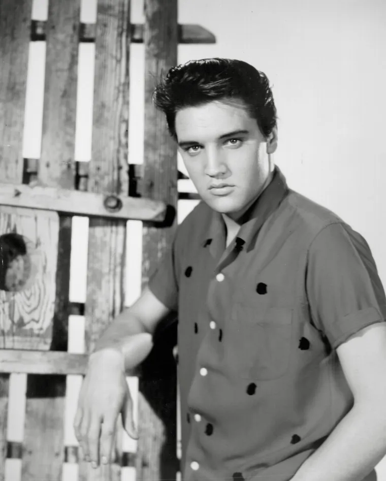 Elvis je bio veliki obožavatelj gospela, bluesa i countryja, a ti su žanrovi značajno oblikovali njegov glazbeni stil. Često je isticao kako je gospel glazba bila njegova najveća inspiracija.