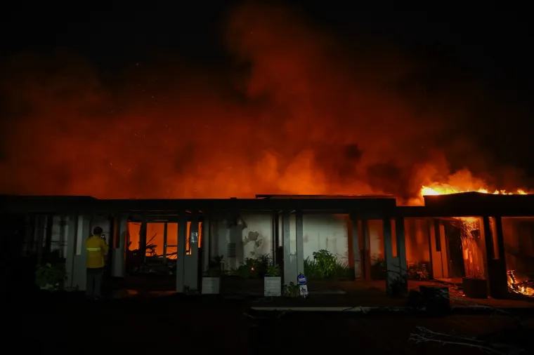 Potražnja za vodom također je uzrokovala presušivanje nekih hidranata u Pacific Palisadesu nakon što se posljednji od tri velika spremnika vode u tom području ispraznio, rekli su dužnosnici.