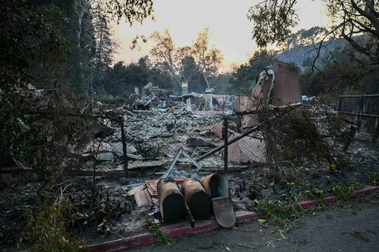 Najmanje petero mrtvih u razornim požarima koji gutaju Los Angeles: Odgođene i nominacije za Oscara