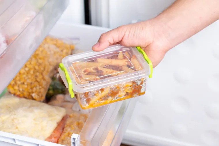 10. Tjestenina: Ako skuhate veću količinu tjestenine i zamrznete dio, to će vam pomoći da ubrzate pripremu obroka.