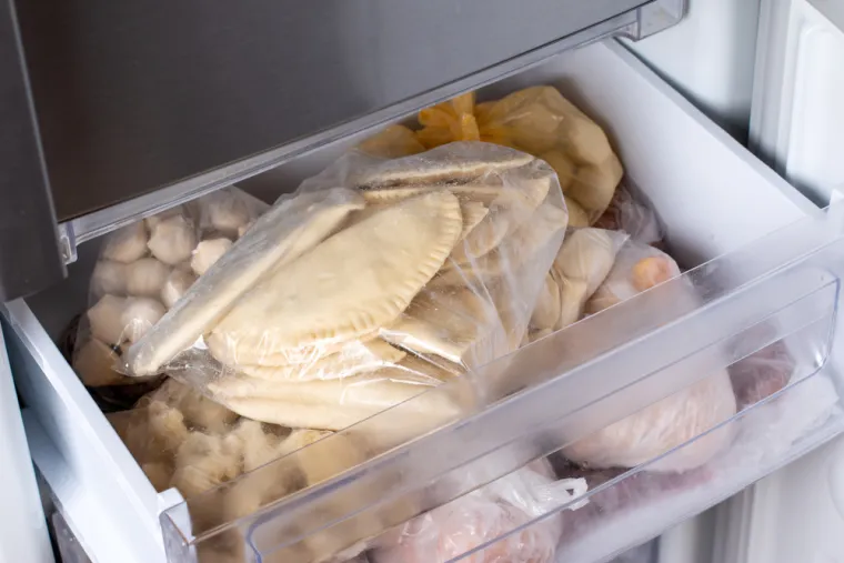 17. Tijesto: Možete imati tijesto spremno u bilo kojem trenutku ako ga  malo zamrznete.