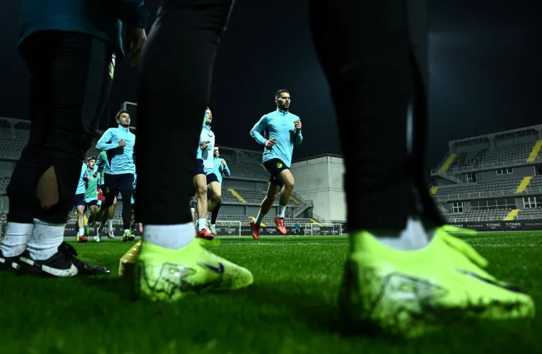 Dinamovci su se prvo dobro zagrijali rastrčavanjem. Novi trener Dinama Fabio Cannavaro odmah se bacio na posao po svom dolasku na klupu zagrebačkih plavih. Mjesta za odmor vi&scaron;e nema. Dinamo se mora &scaron;to bolje uigrati za nastavak sezone. 