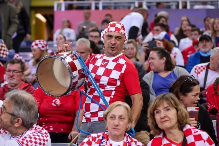 Bubanj je tu, a i vaterpolska kapica