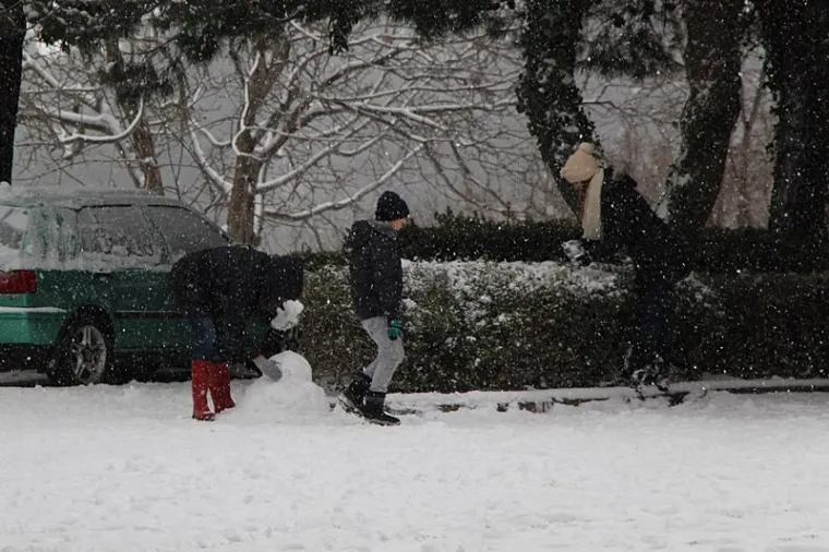 Ovo će Dubrovnik dugo pamtiti: Grudanje na Stradunu i snjegovići