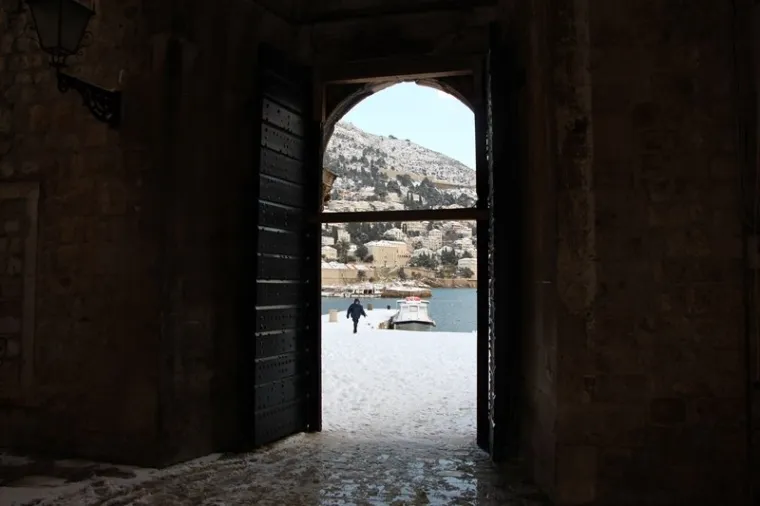 Ovo će Dubrovnik dugo pamtiti: Grudanje na Stradunu i snjegovići