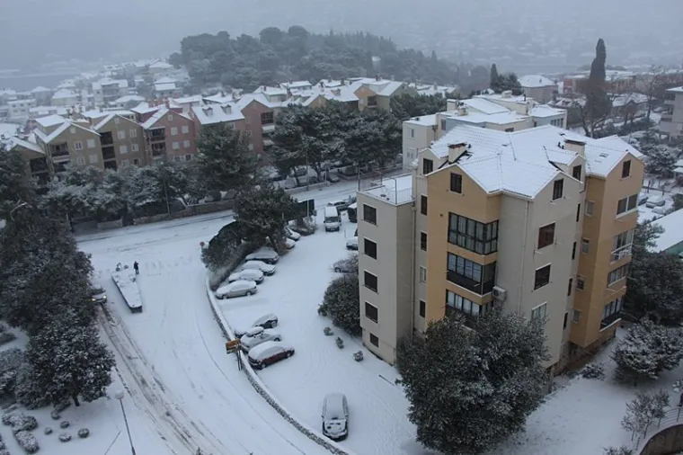 Ovo će Dubrovnik dugo pamtiti: Grudanje na Stradunu i snjegovići