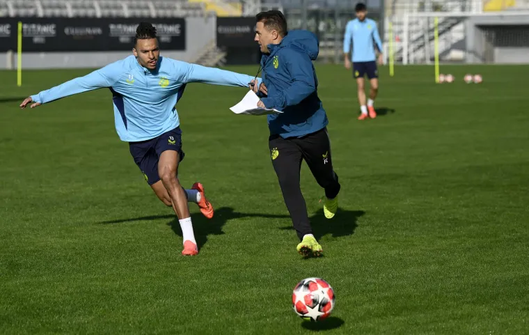 Cannavaro izgleda računa i na Mmaeea. Amrokanac se na šao na Bjeličinopj crnoj listi, no izgleda da Talijan ima rješenje za njega.
