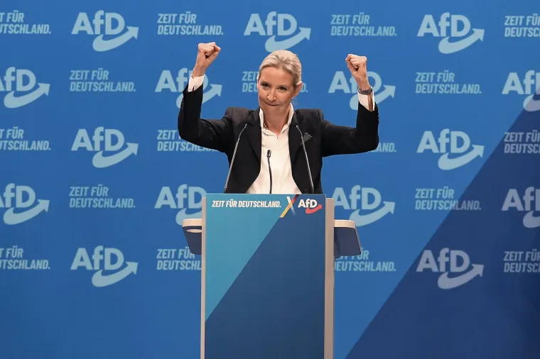 Weidel, koja je aklamacijom sudionika konvencije potvrđena na mjestu kandidatkinje AfD-a za kancelarsku funkciju, u svom je govoru koji je uslijedio najavila promjenu u gotovo svim segmentima politike u slučaju preuzimanja vlasti