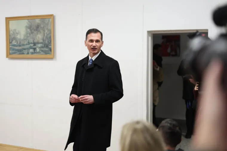 S kim su predsjednički kandidati izašli na birališta? Jedan s bratom, drugi sa suprugom